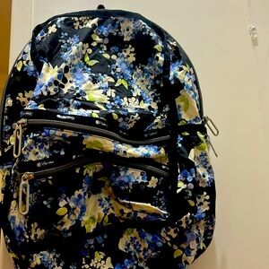 This bag is good for on the go at the airport,work,or Evan school